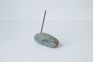 Thumbnail : calm – iyo aoishi #003 / still / stand by Tsuyoshi NAKATOMI